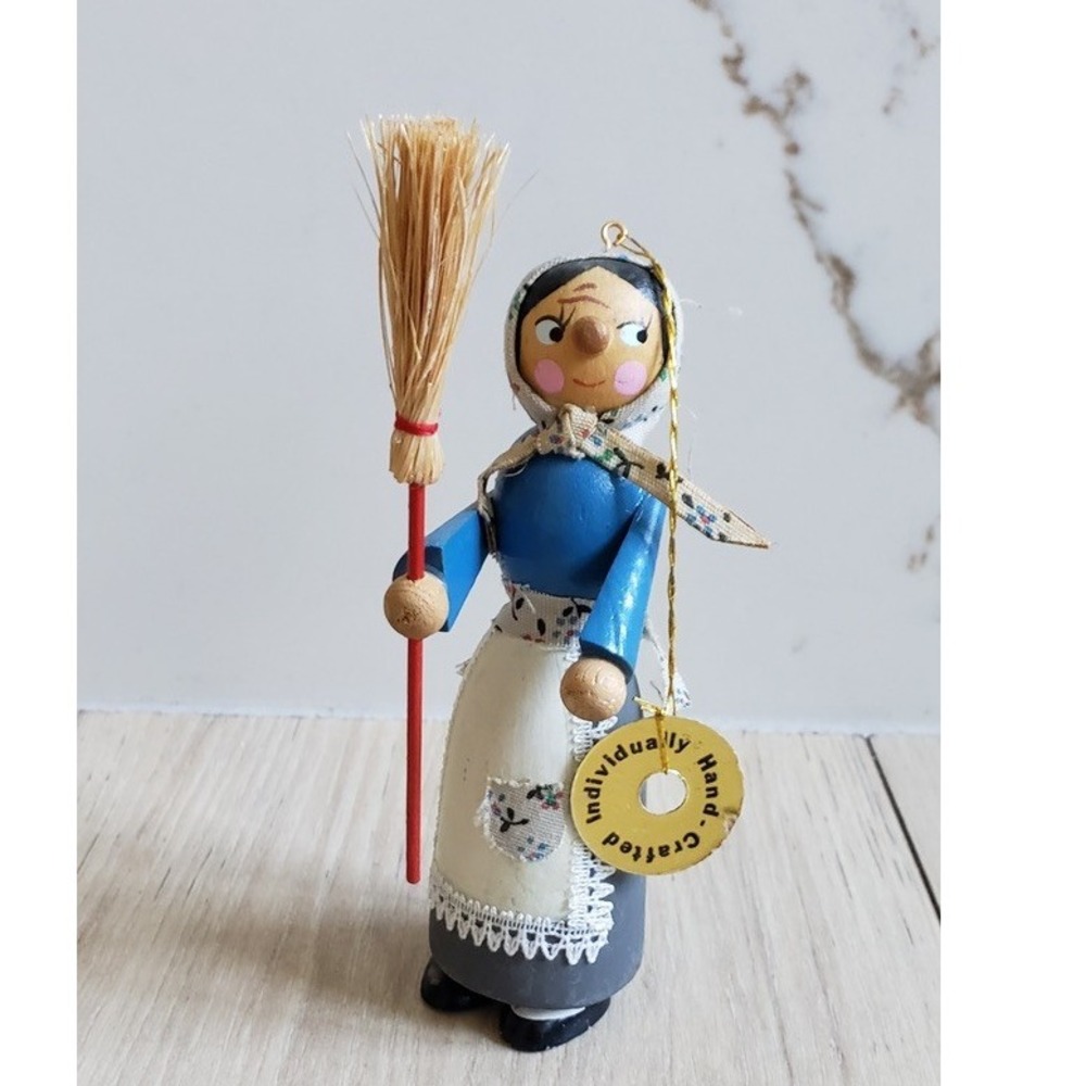 Vintage Folk Art Wooden Woman Figurine‎ Broom Cottagecore European Style 5in